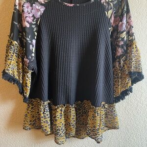 Umgee Mixed Media Floral & Cheetah Print Sleeve Waffle Top | S